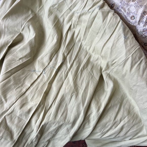 Pre stitched cream and Purple Embroidered sari - Picture 2 of 6